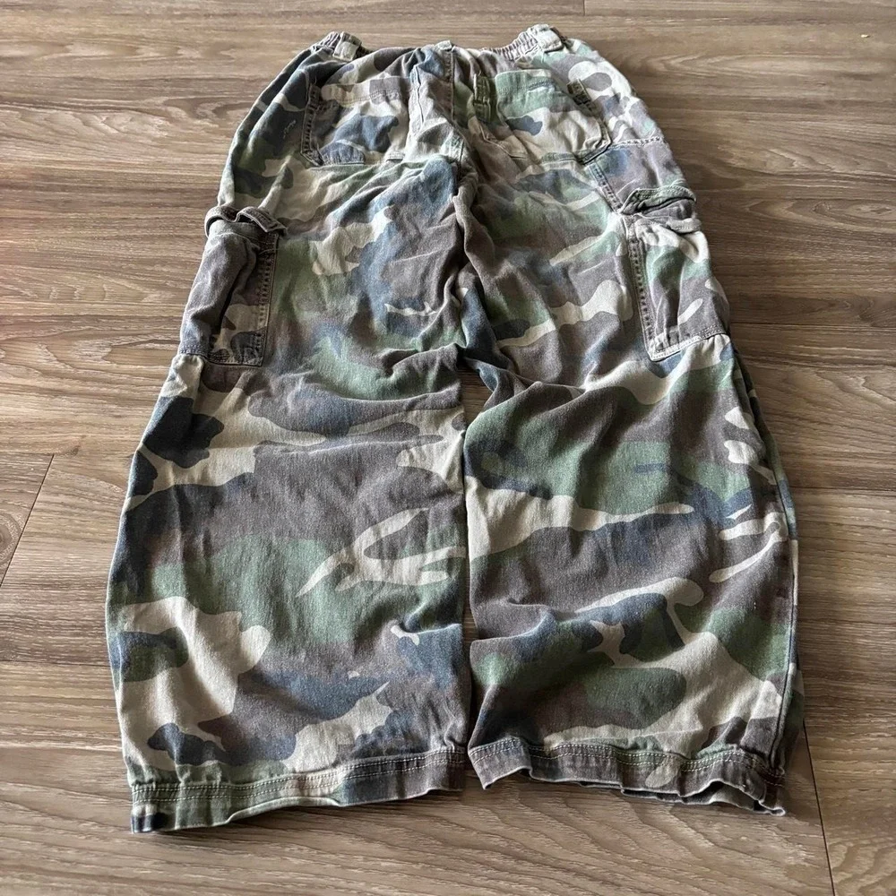 Vintage Y2K/2000s Baggy Camo Streetwear Cargo Pants! 28x27